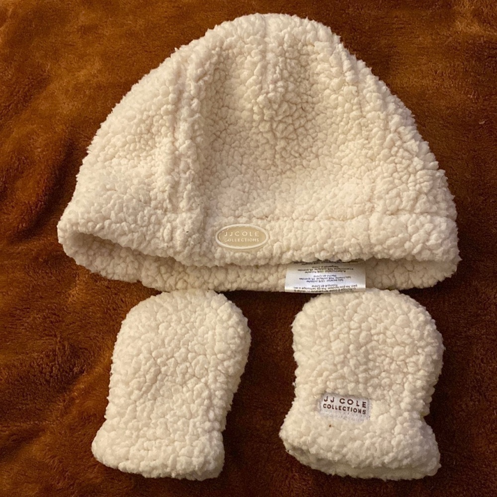 3/$15 SALE JJ COLE COLLECTIONS FUZZY BEANIE AND MITTENS BABY SIZE